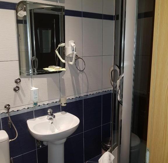 تختخواب و صبحانه Dvor