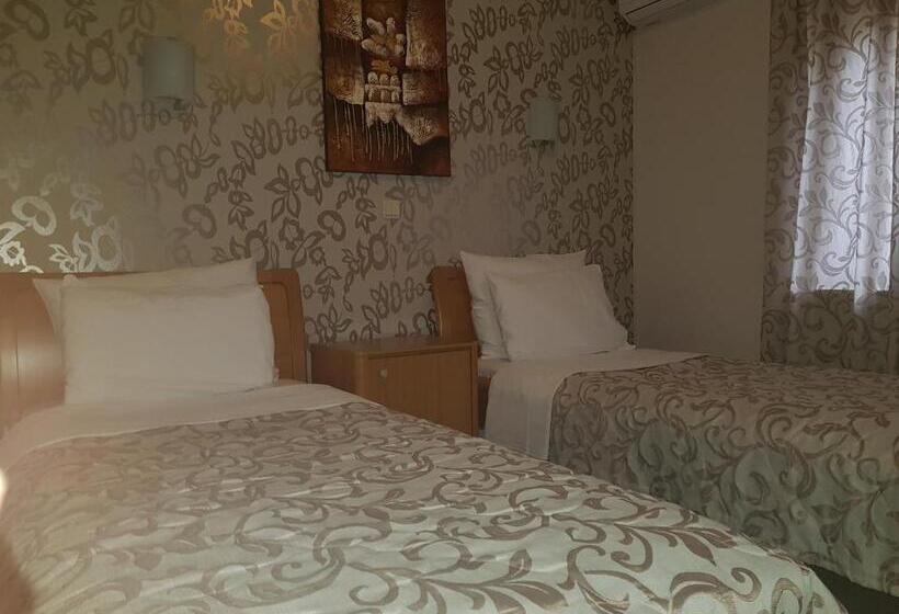 تختخواب و صبحانه Dvor