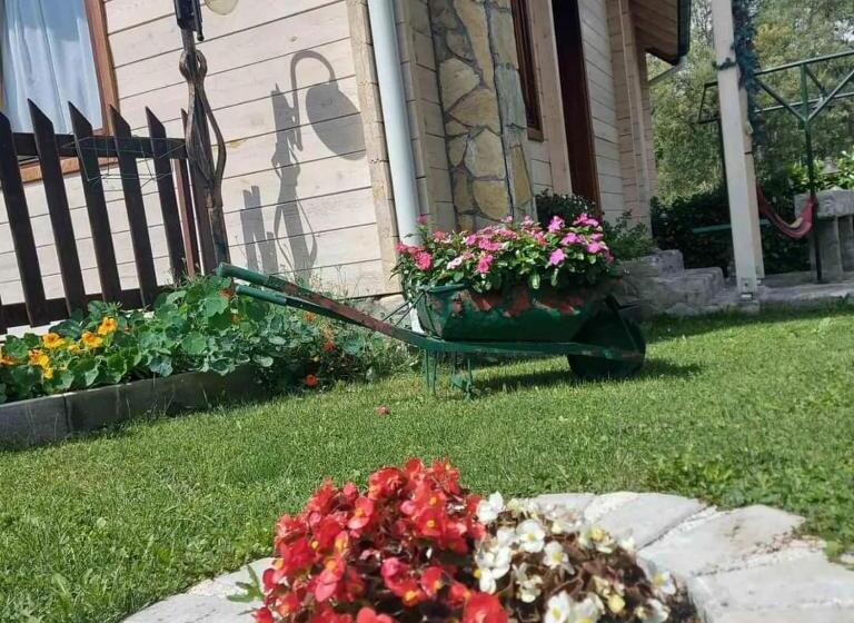 تختخواب و صبحانه Rooms And Apartmants Mirovic