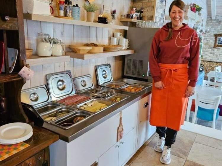 تختخواب و صبحانه Rooms And Apartmants Mirovic