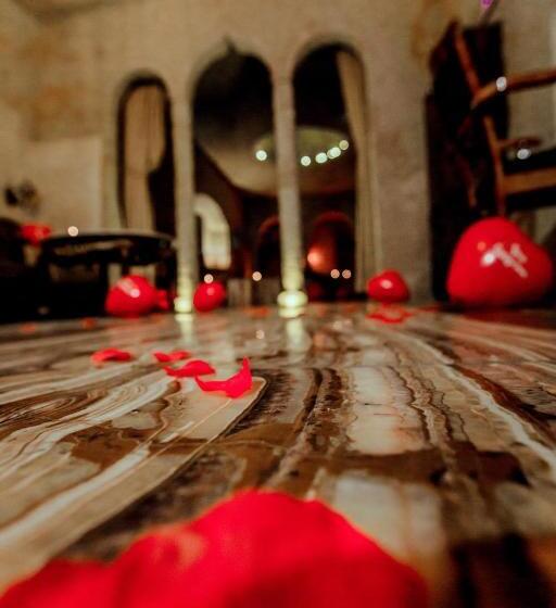 هتل Oread Cave Suites