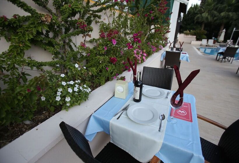 Melissa Moment Apart