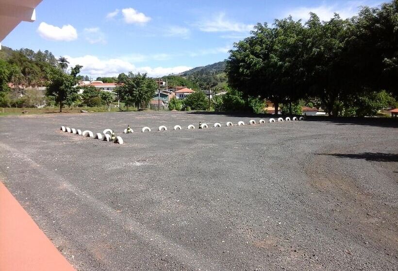 Отель Lindoia Rural