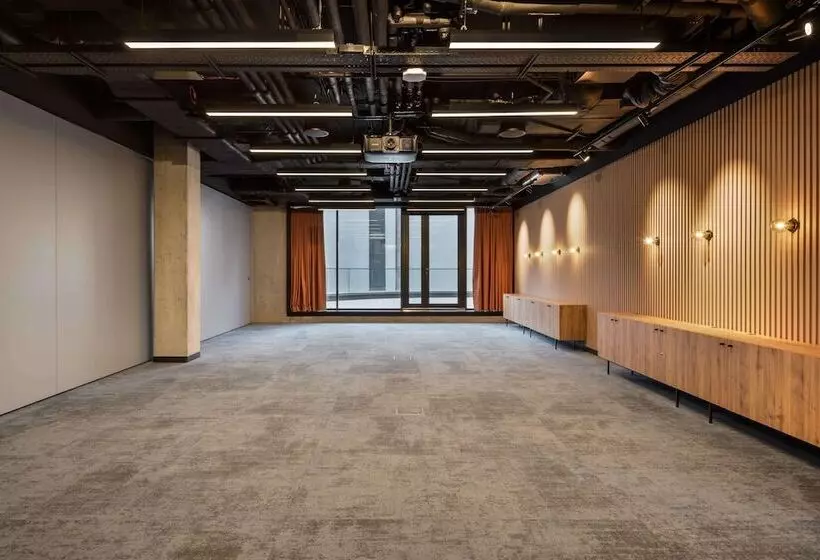 ホテル Barceló Warsaw Powiśle