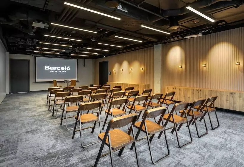 ホテル Barceló Warsaw Powiśle