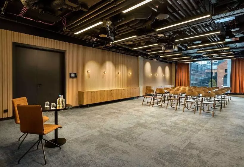 ホテル Barceló Warsaw Powiśle