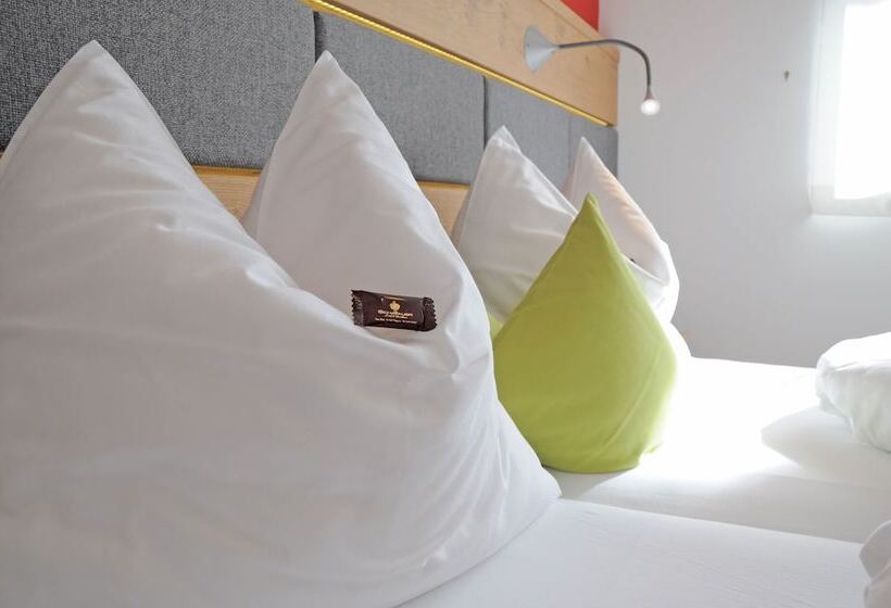 ホテル Appartement Schattauer