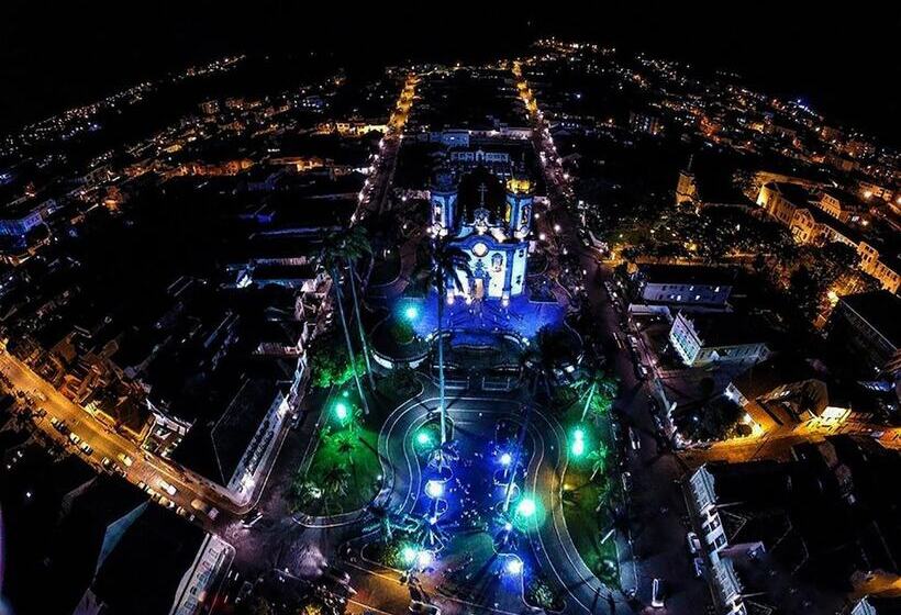 Отель Pais E Filhos