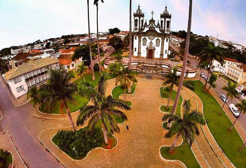 Отель Pais E Filhos