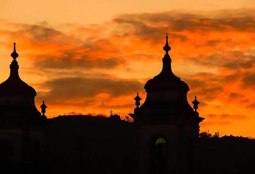 Отель Pais E Filhos