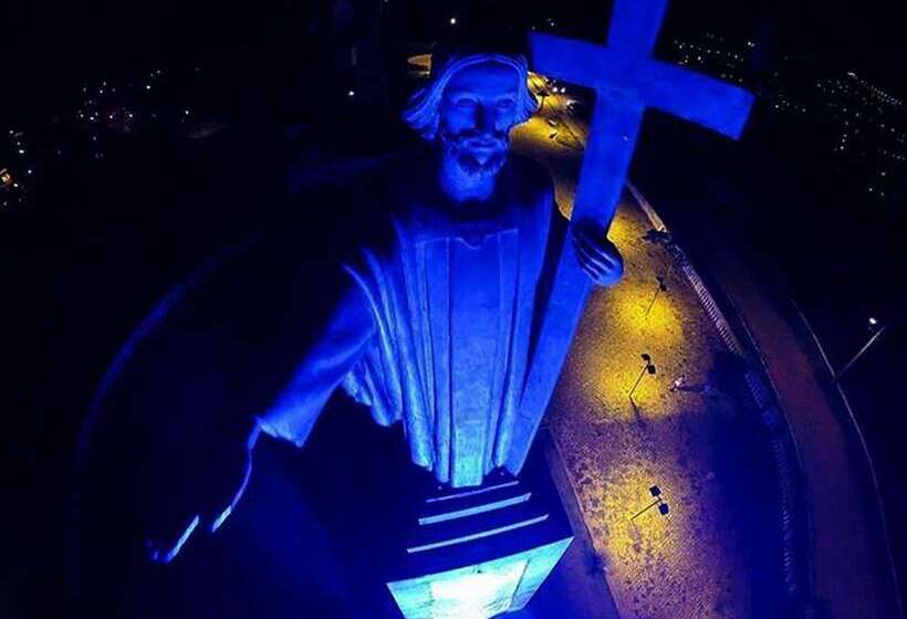 Отель Pais E Filhos