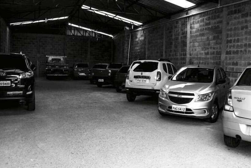 Отель Pais E Filhos