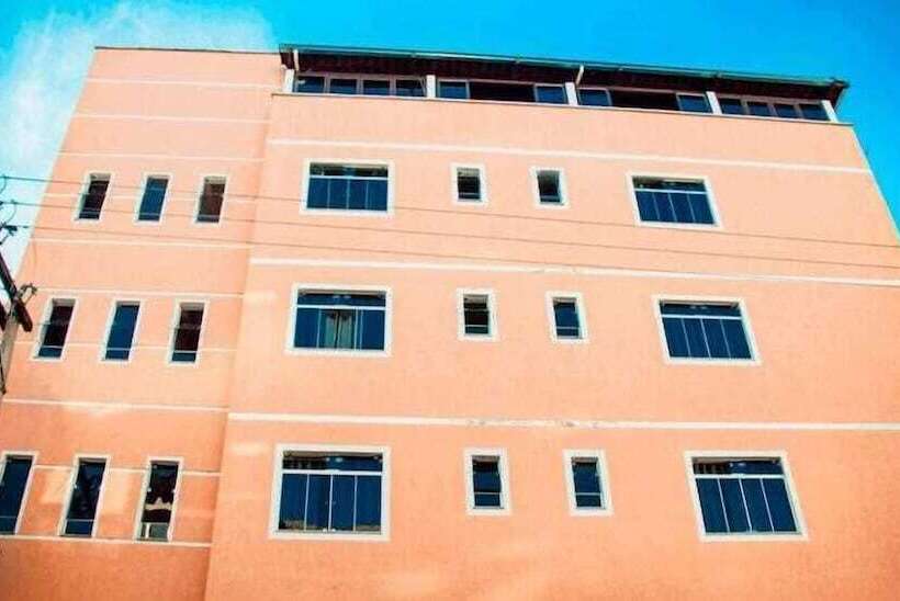 Отель Pais E Filhos