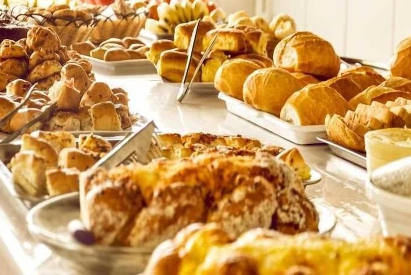 Отель Pais E Filhos