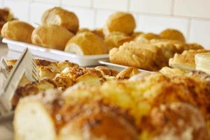 Отель Pais E Filhos