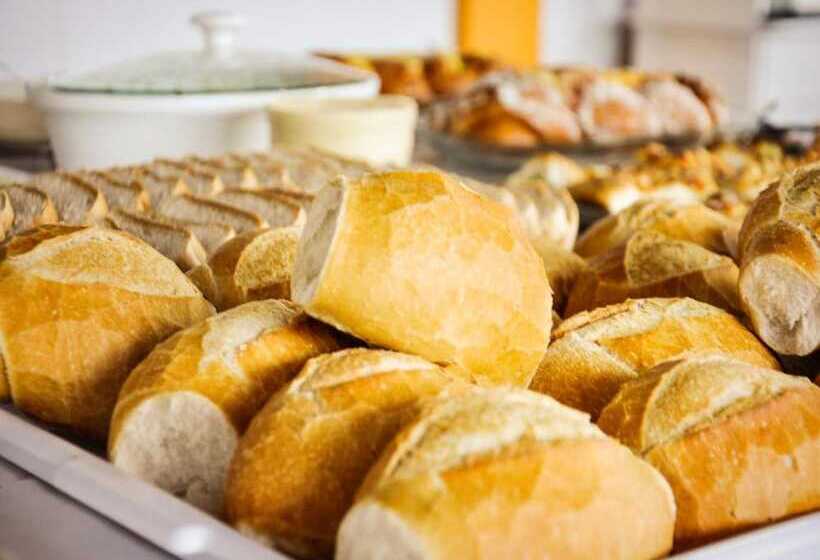 Отель Pais E Filhos