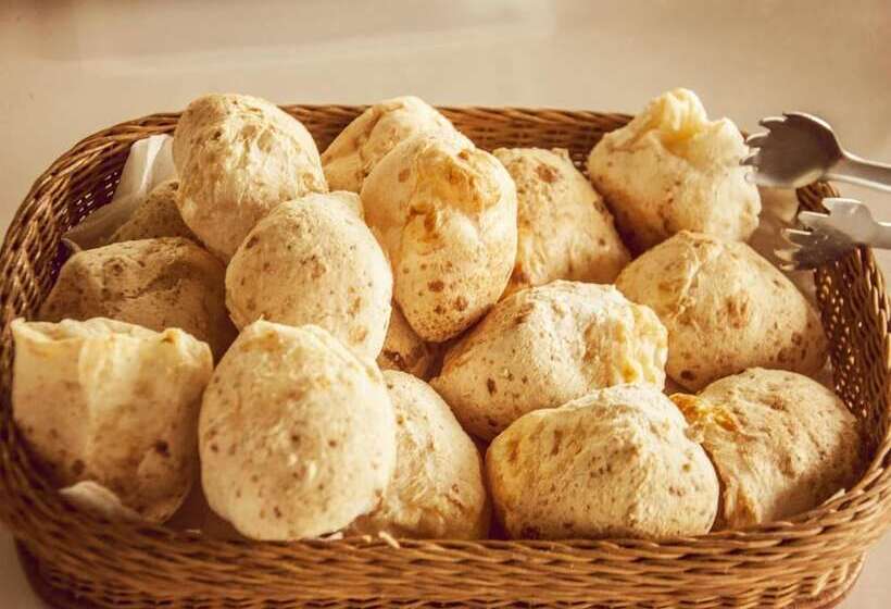 Отель Pais E Filhos