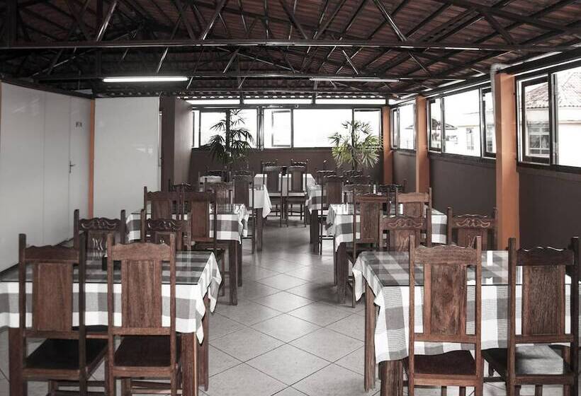 Отель Pais E Filhos