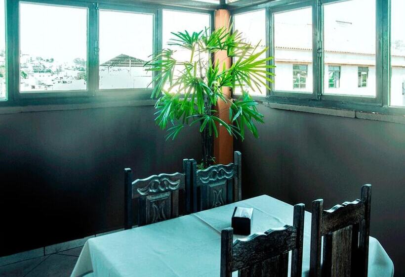 Отель Pais E Filhos