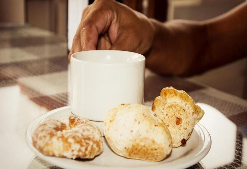 Отель Pais E Filhos