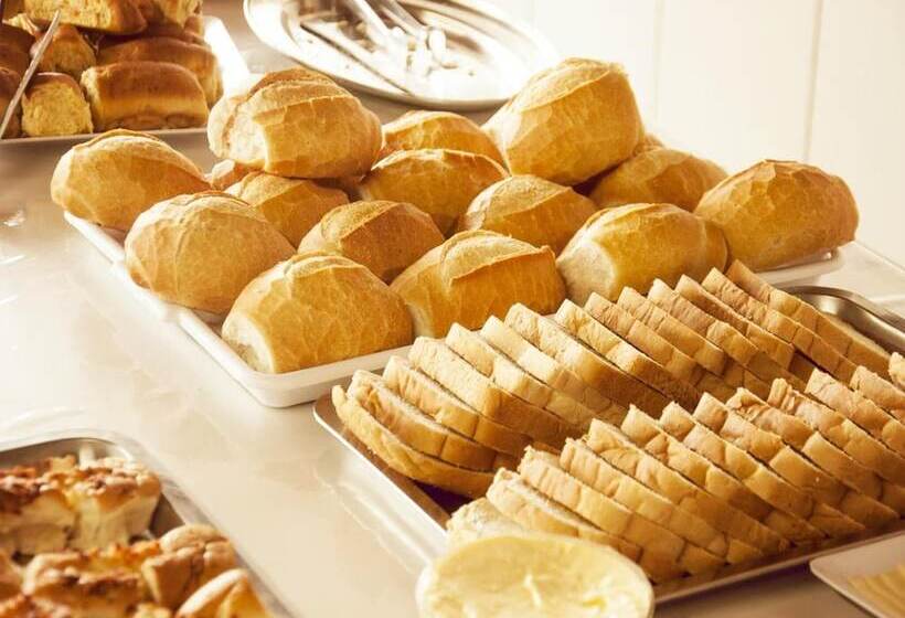 Отель Pais E Filhos