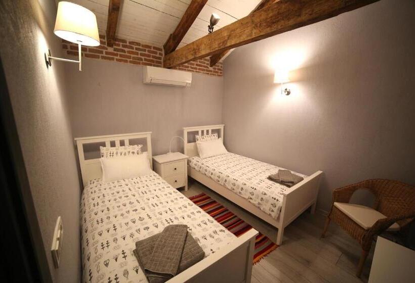 ホテル Attalos Suites