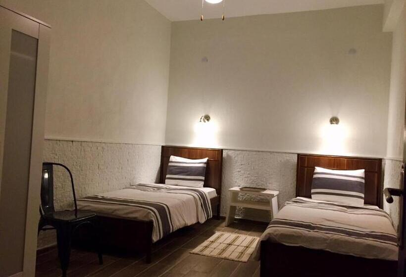 ホテル Attalos Suites