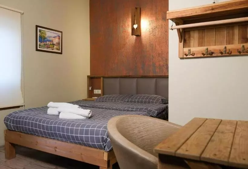 Hotel Second Home Hostel