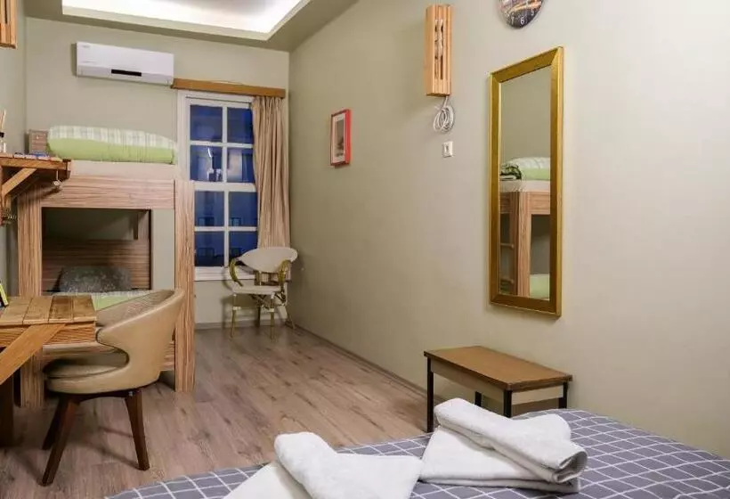 Hotel Second Home Hostel