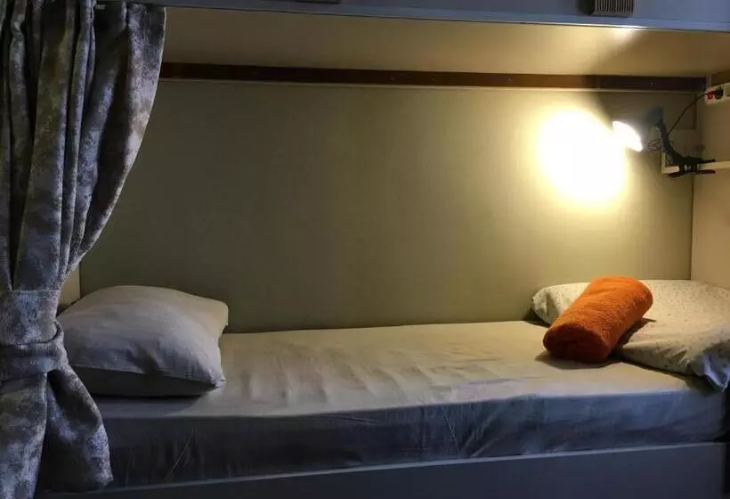 Hotel Second Home Hostel