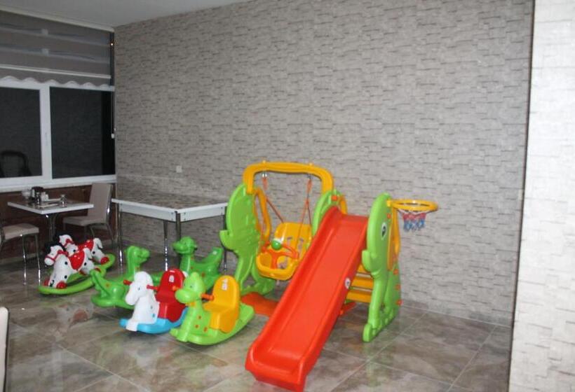 ホテル Ozcavusoglu