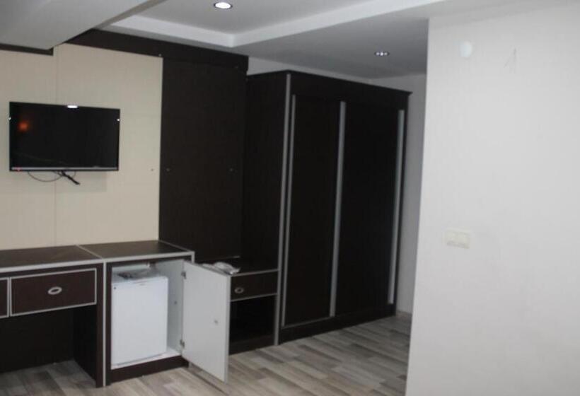 ホテル Ozcavusoglu