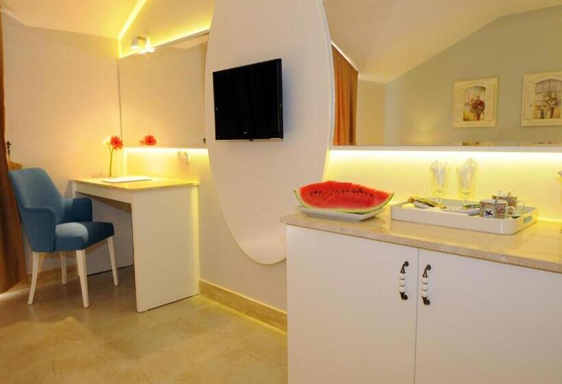 Sea Breeze Hotel And Apartments