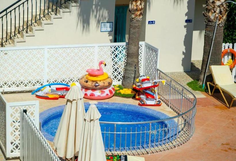 Sea Breeze Hotel And Apartments