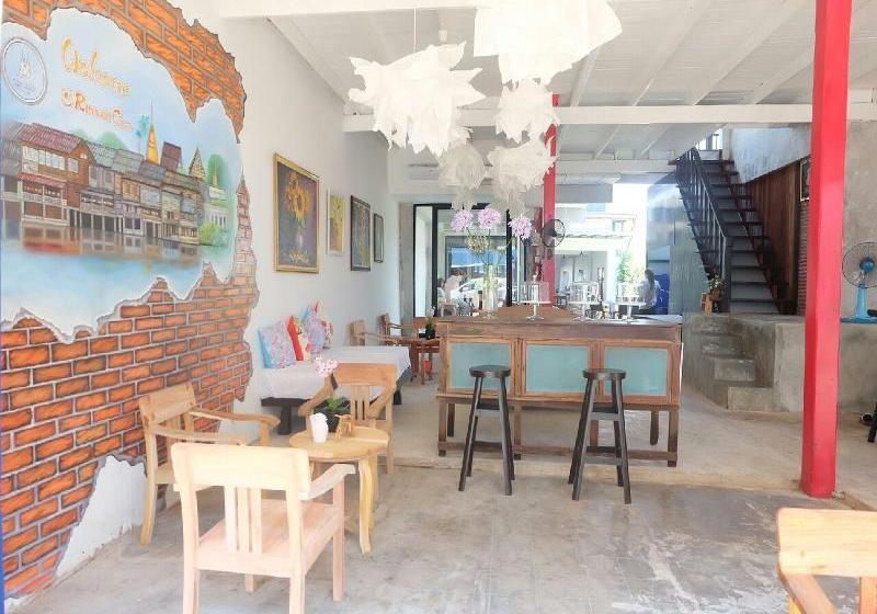 تختخواب و صبحانه At Rimnam Chan Hostel