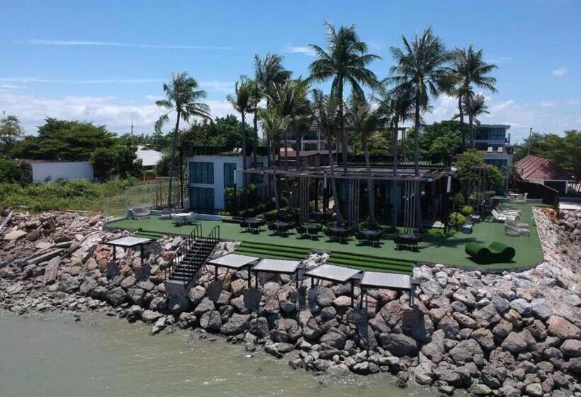 Eco Moment Beach Resort