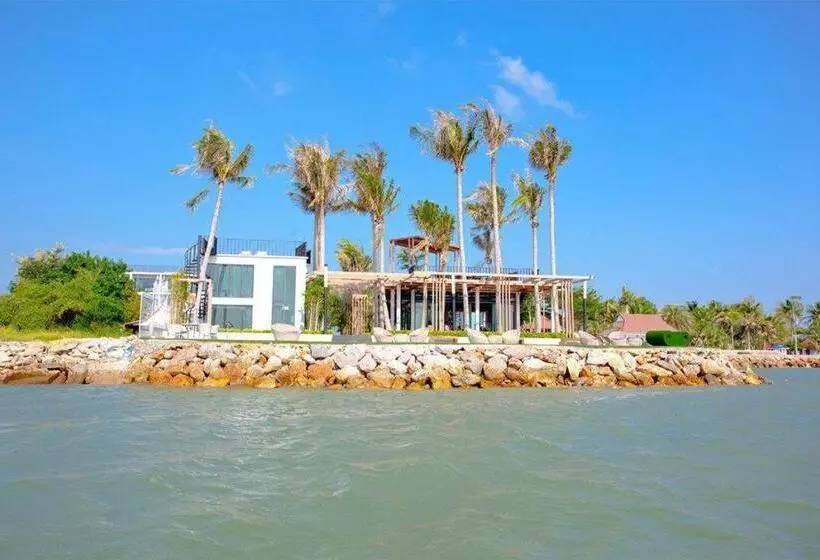Eco Moment Beach Resort
