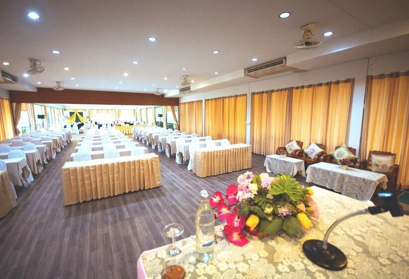 Otel Tak Andaman Resort &