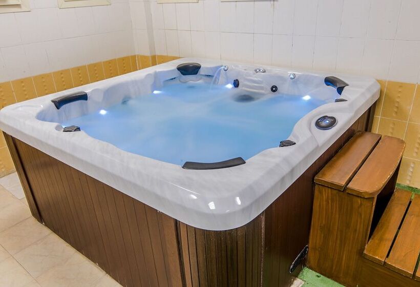 هتل Tolip Family Club Borg El Arab