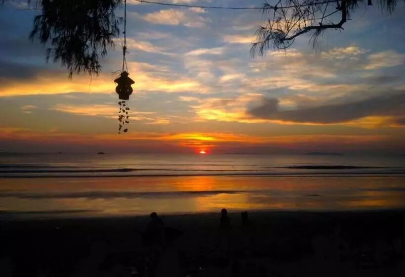 Jj Beach Resort & Jj Seafood