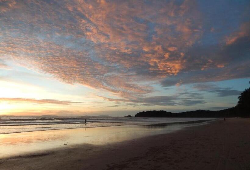 Jj Beach Resort & Jj Seafood