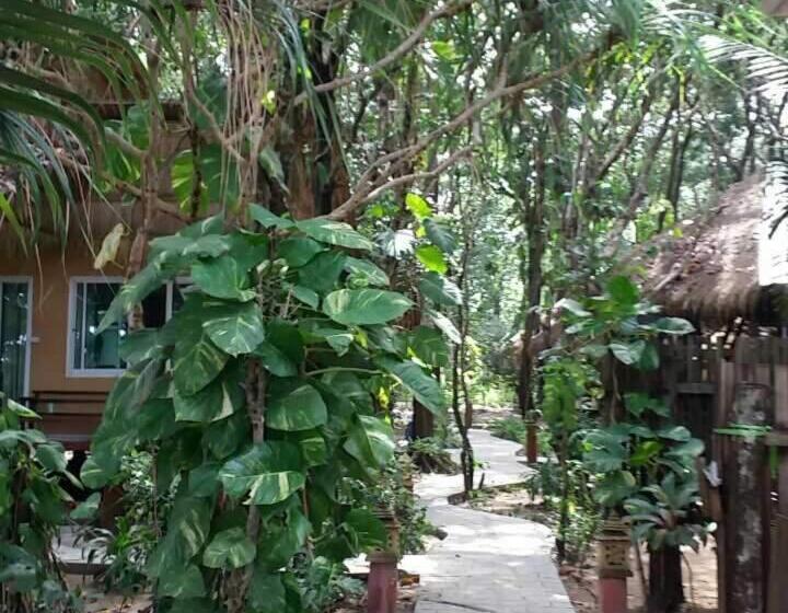 Jj Beach Resort & Jj Seafood