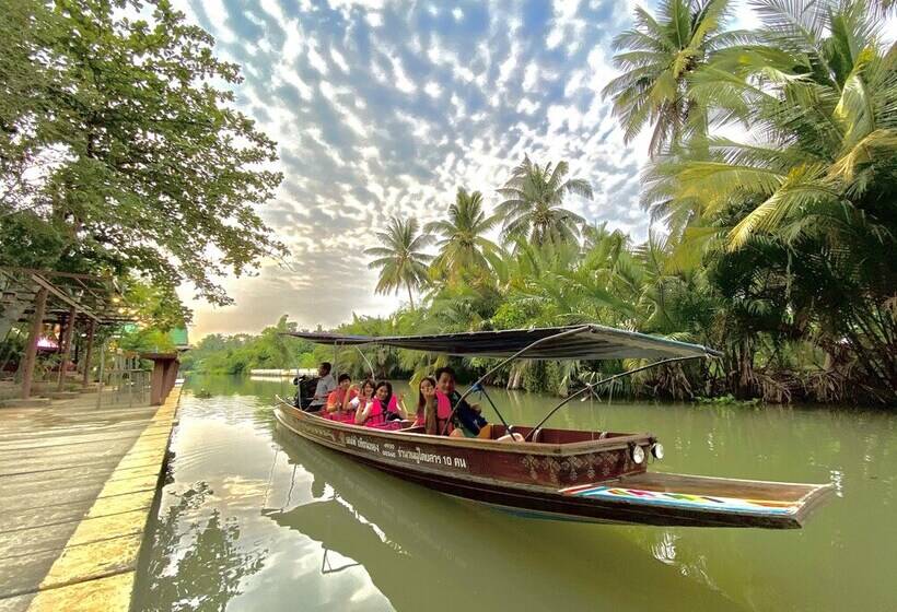 استراحتگاه Aioun At Amphawa