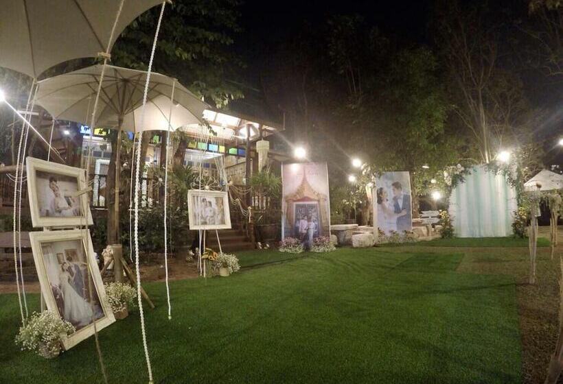 استراحتگاه Aioun At Amphawa