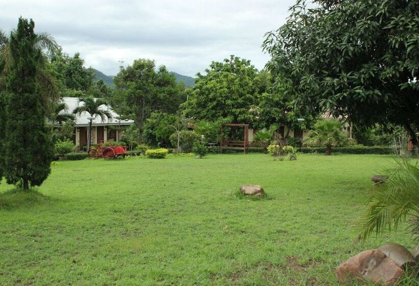 בית מלון כפרי Baan Phuthadol