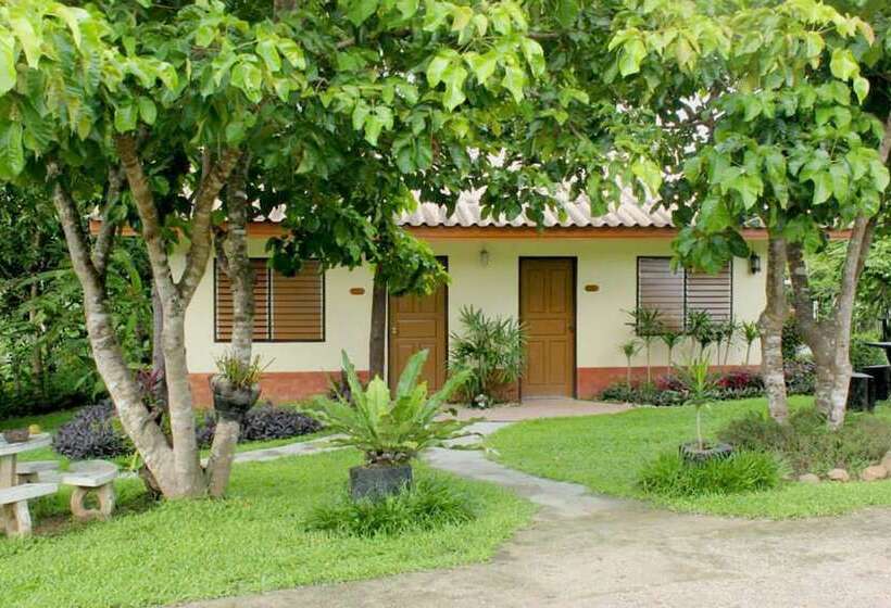 בית מלון כפרי Baan Phuthadol