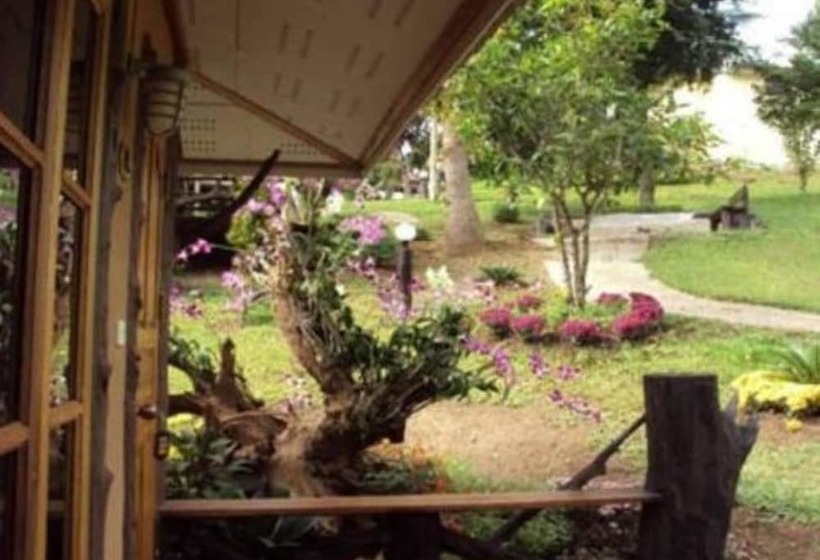 בית מלון כפרי Baan Phuthadol