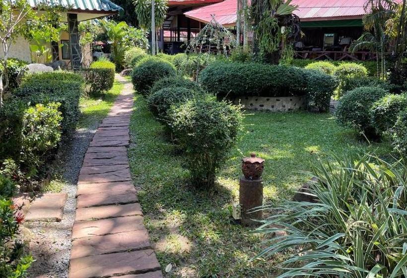 בית מלון כפרי Garden Resort