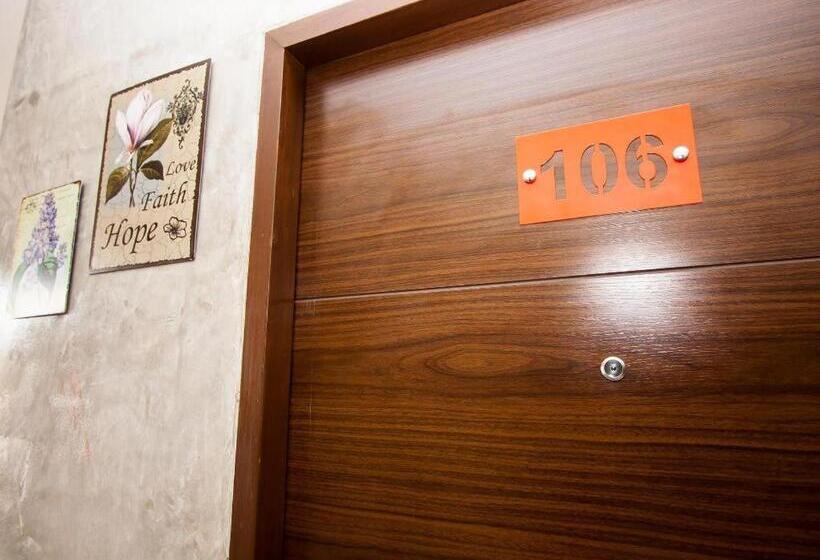 هتل Journey Hostel Surat