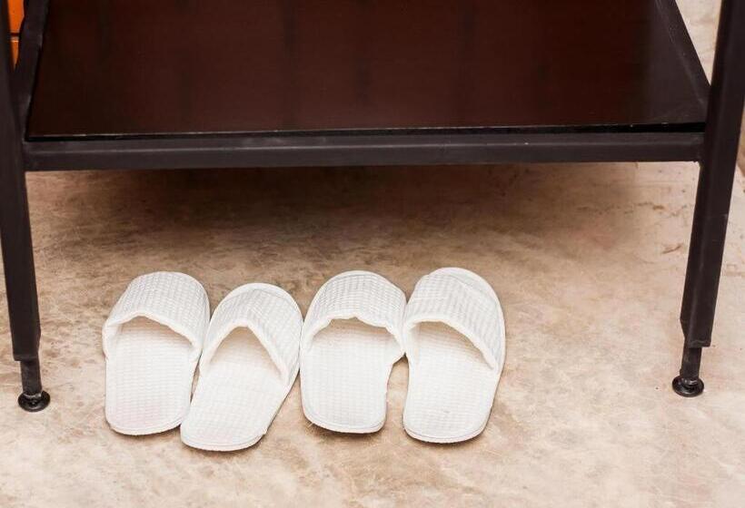 هتل Journey Hostel Surat